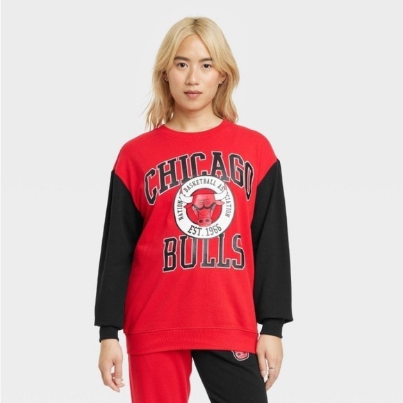 NBA Tops - Chicago bulls crew neck sweatshirt nwt